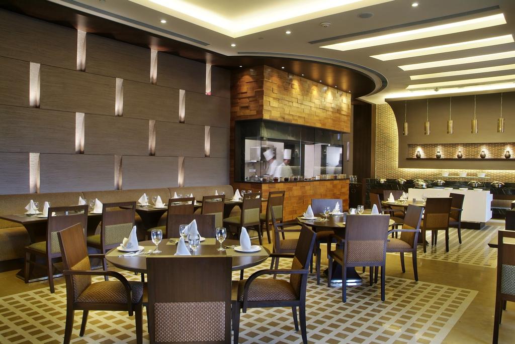 Goldfinch Hotel Faridabad Restaurant